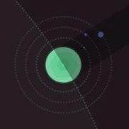 Une planète verte avec 3 lunes